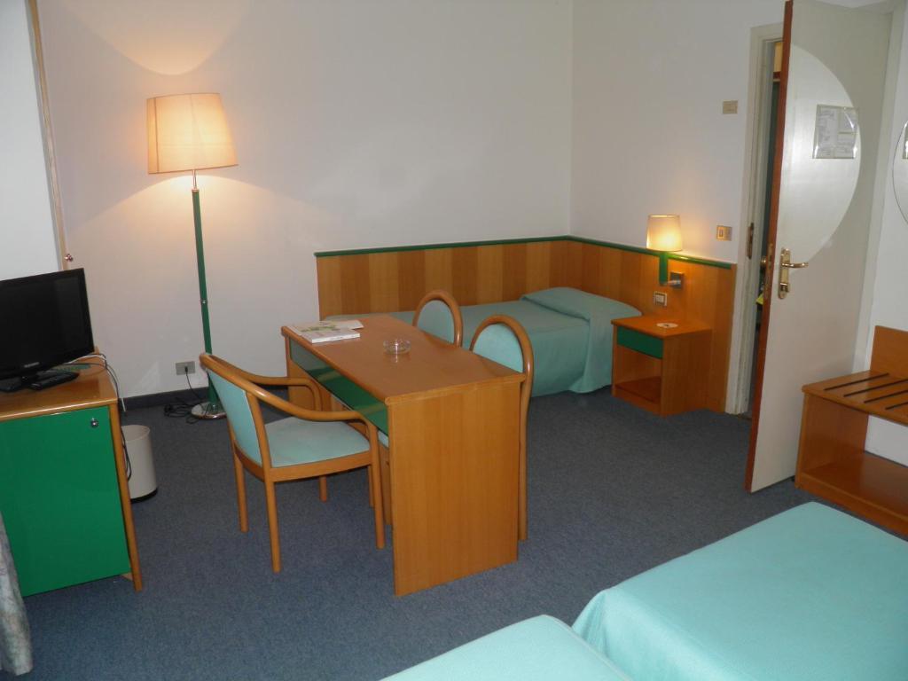 Hotel Ramoverde Borgomanero Room photo